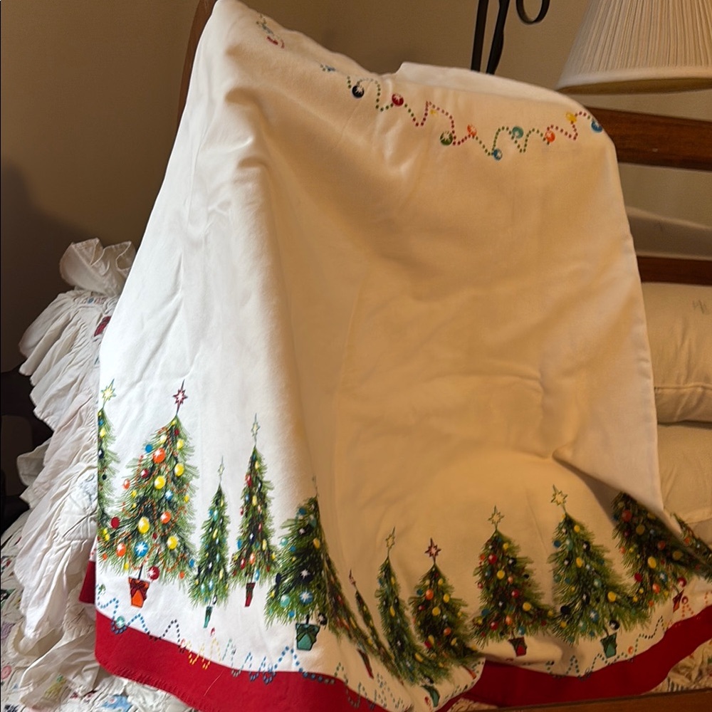 Beautiful  68” round Christmas table cloth in great condition